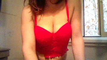 Public Photo of Curvy_en_rouge